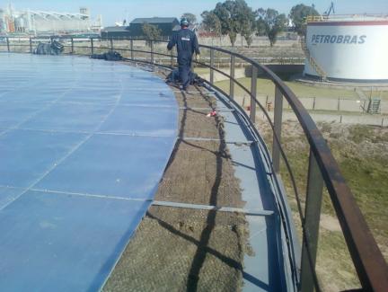 Aislación térmica del techo del tanque 204 Petrobras/BSI Planta Galván